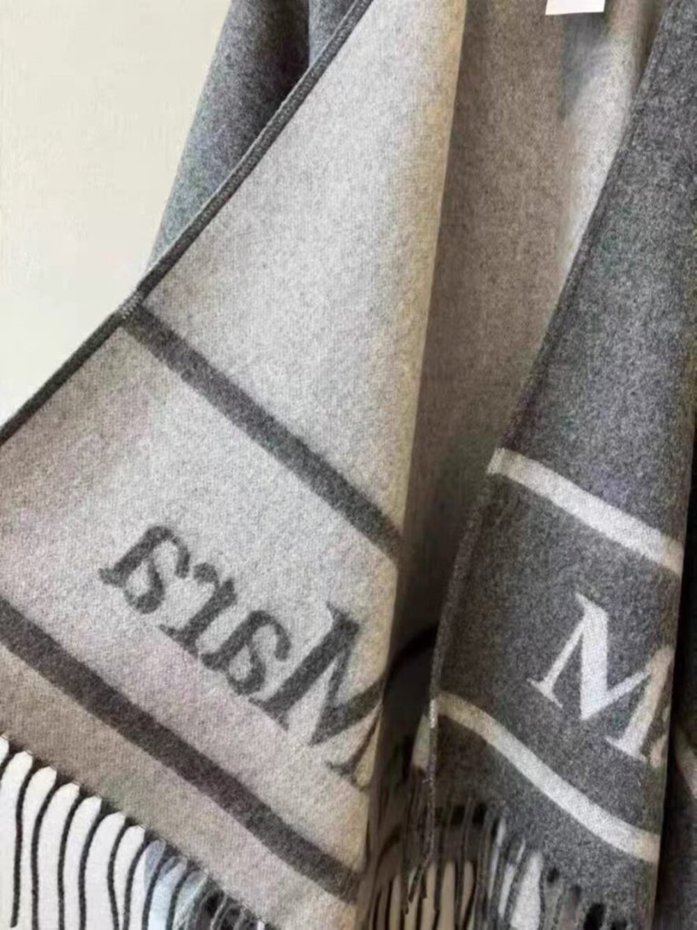 Max Mara Hilde Wool Jacquard Logo Poncho Cape Fringe Shawl Medium Gray ONE SIZE - Picture 8 of 9